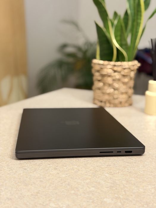 MacBook Pro 16” M3 Max 16CPU / 40GPU | 128 GB RAM | 1 TB | Space Black