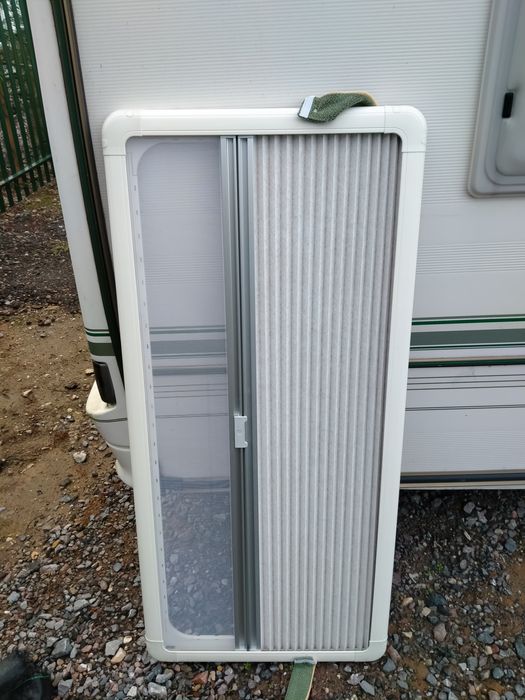 Roleta- moskiteta kasetowa 139cm × 64 cm przyczepy kempingowej/kampera