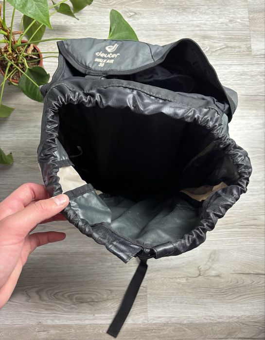 Plecak turystyczny Deuter Walk Air 30 szaro czarny trekkingowy