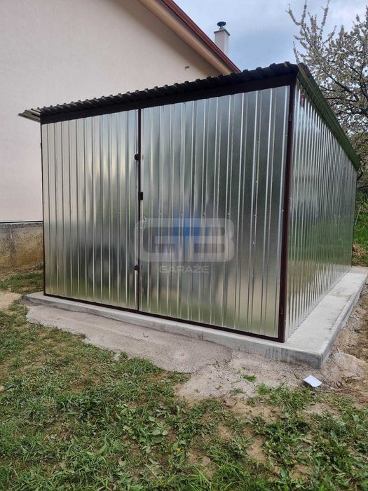 Garaż blaszany 3x4m Brama - ocynk - Dach  spad w tył GB136