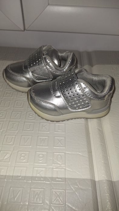 Кросівки на дівчинку