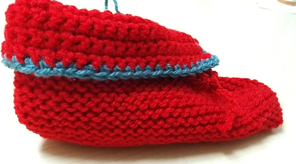 Botinhas em lã ao estilo das avós.