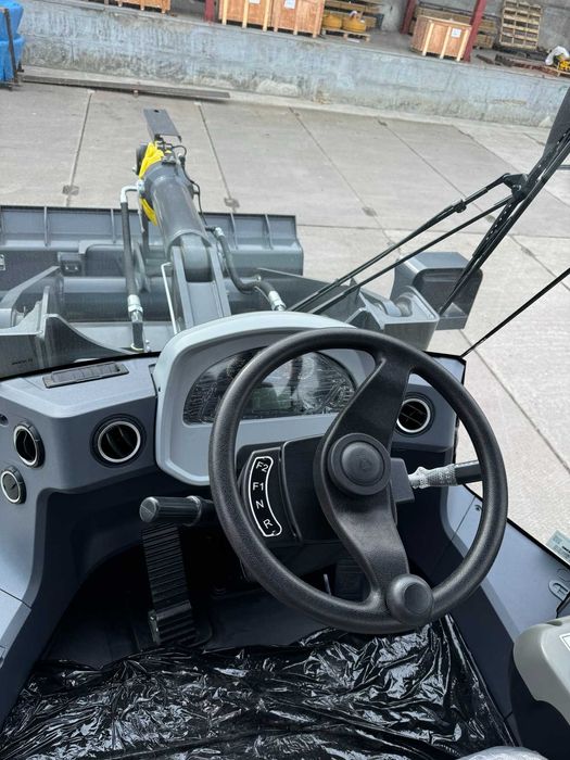 Фронтальний навантажувач XCMG XC938 погрузчик 3.5 тон