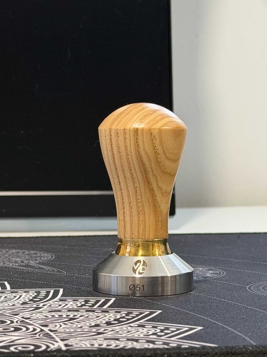 Кавоварка рожкова DELONGHI Dedica EC685.M