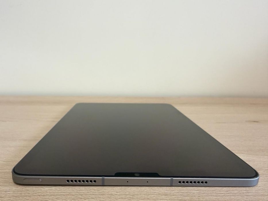 JAK NOWY Tablet iPad Pro A2761 11" 4. generacji M2 z klawiaturą