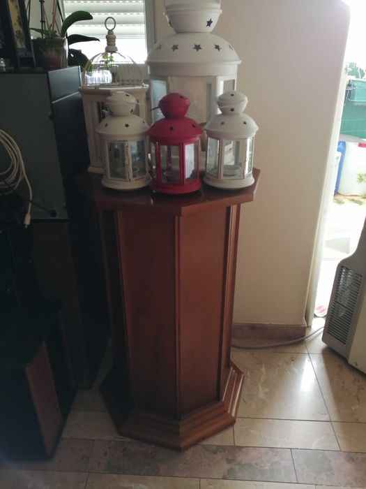 Conjunto de madeira cor de mel e tampo de vidro