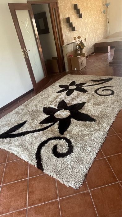 Carpete semi-nova 2m x 3m
