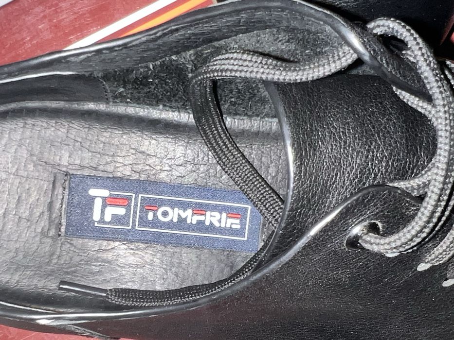 Продам фірмове взуття з натуральноі шкіри відомого бренду