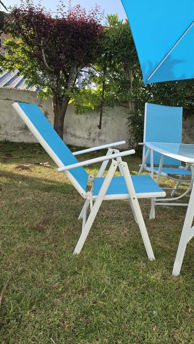 Mesa de Jardim com 6 cadeiras e parasol como novo