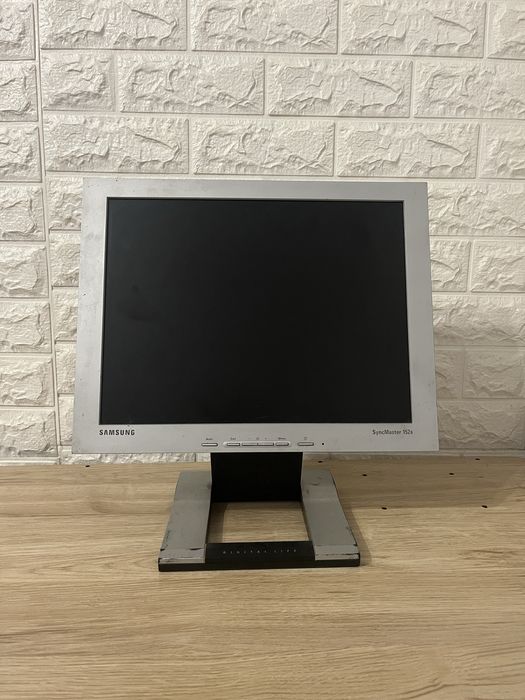 Монитор 1024/768