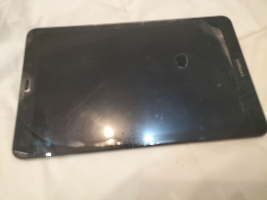 Планшет Samsung sm-t560