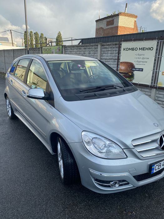 Продається автомобіль мерседес бенс В180 2011 р