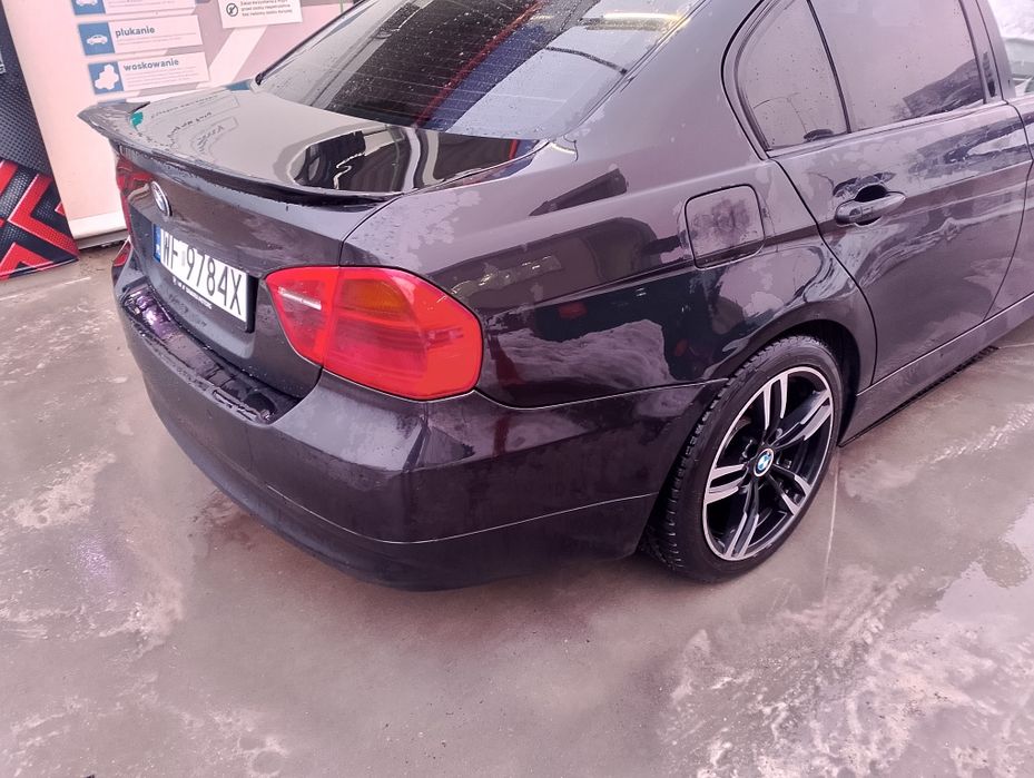 BMW E90 320d m47 duża Navi alufelgi podświetlane klamki szyberdach