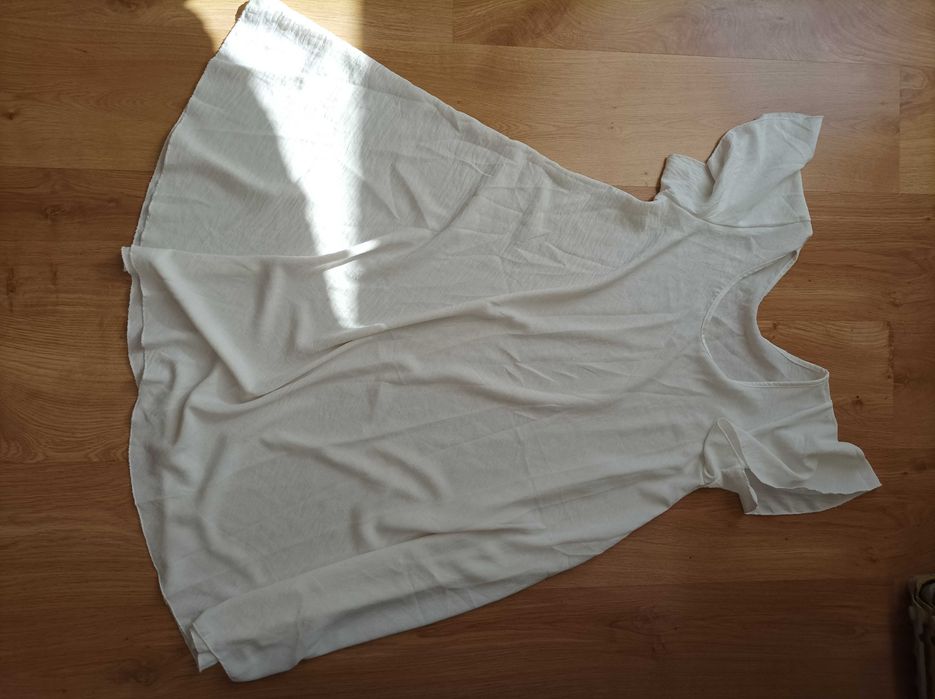 Biała sukienka oversize