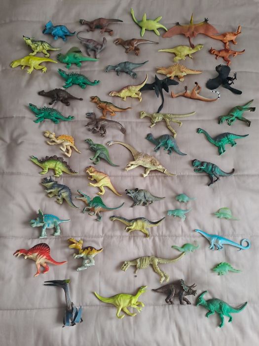 Figurki dinozaurów