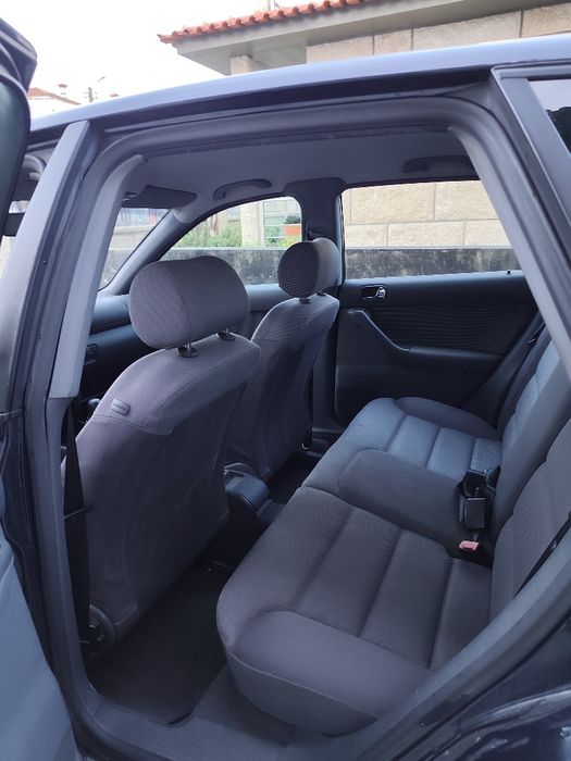 Audi A3 1.6 (acompanha com conjunto de jantes e pneus semi novos extra)
