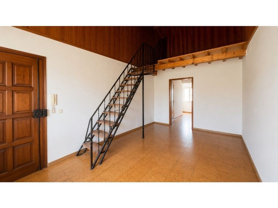 Apartamento Duplex T3 com Varanda | Pontinha
