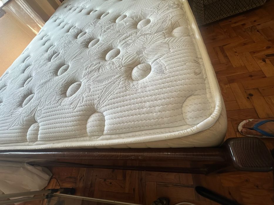 Cama de casal com colchão