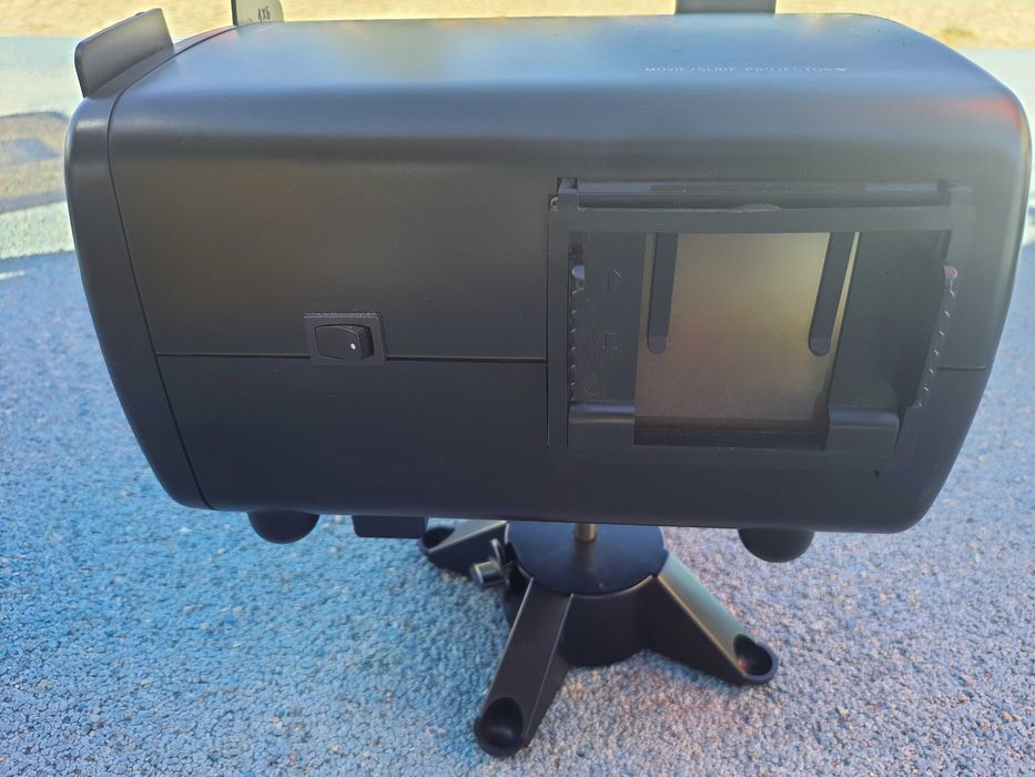 Equipamento auxiliar de digitalização de filmes, fotos e slides