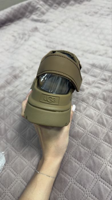 Босоніжки UGG коричневі