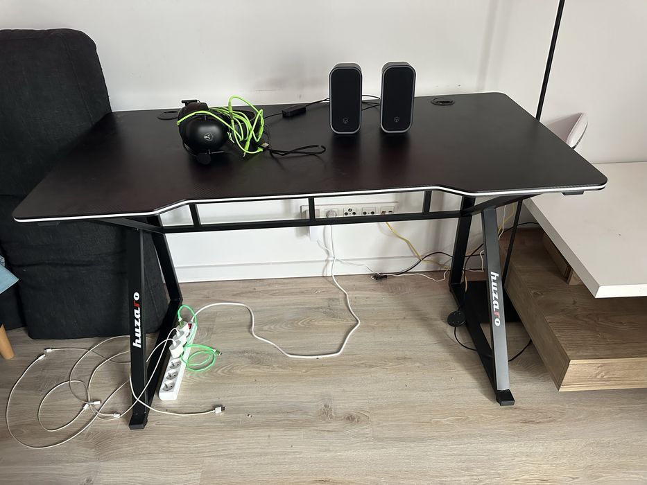 Sprzedam biurko , głośniki , i słuchawki wszystko do gier