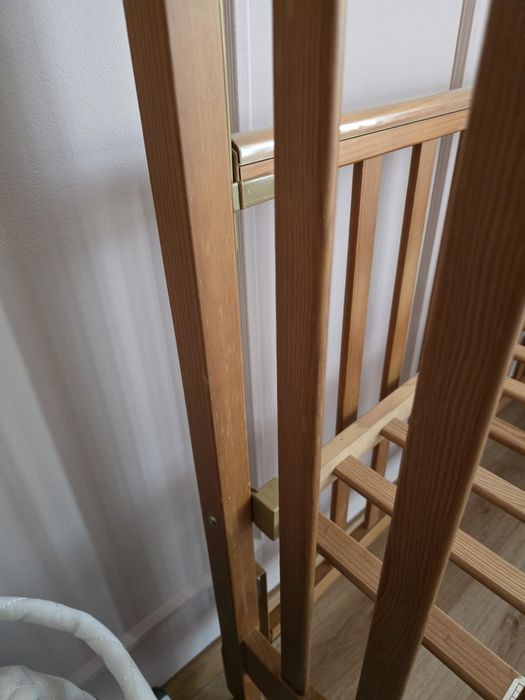 Berço para bebé de madeira