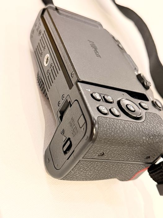 Nikon Z30 z obiektywem Nikkor DX 16-50mm