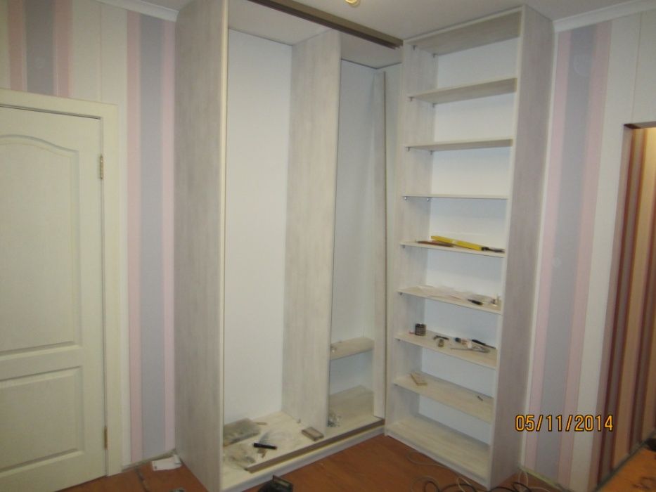 Высокий Угловой Г- образный Шкаф-Купе со стеклянными дверями