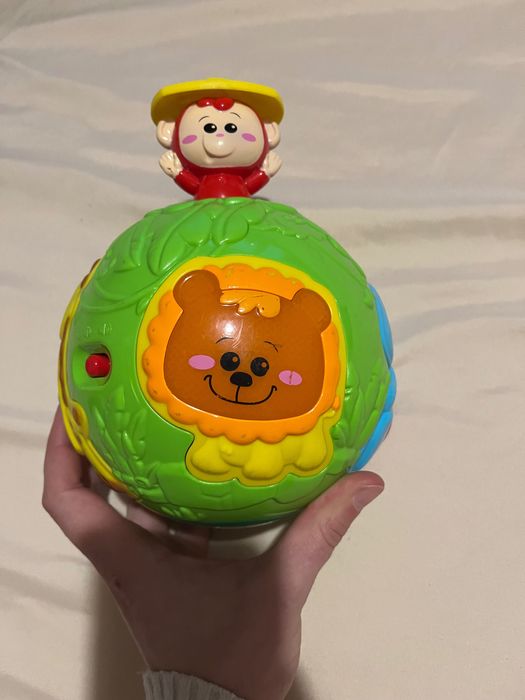Interaktywna piłka z małpką a kuku Smily Play