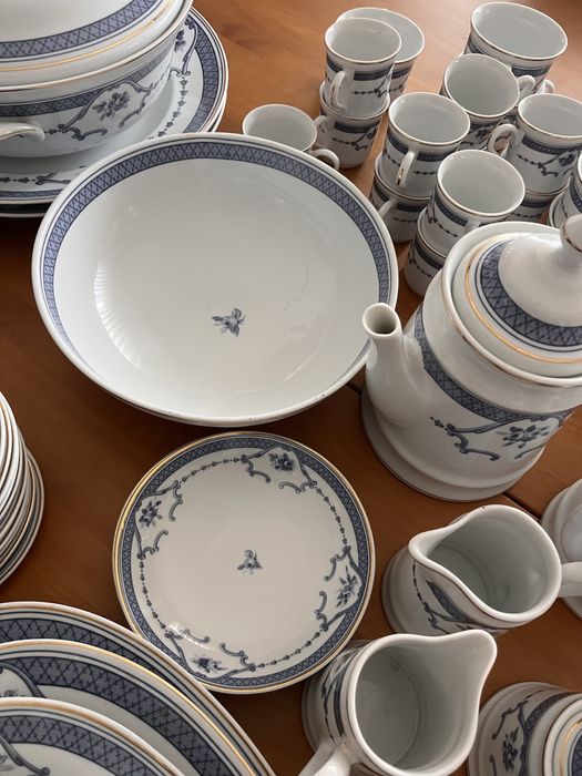 Serviço de Jantar, Chá e Café Porcelanas QN Portugal – 124 peças – Novo/Nunca Usado