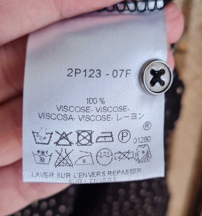 Sofisticada blusa preta da Caroll