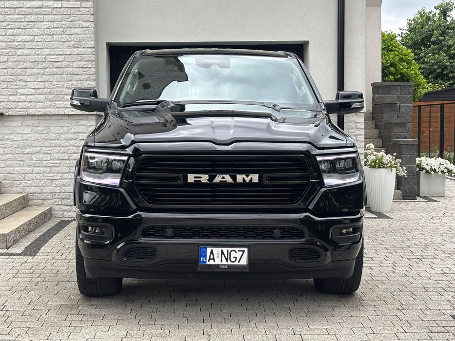 RAM 1500 HEMI, 22 cale, opony YOKOHAMA, BLACK PAK