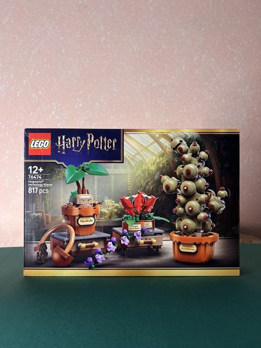Конструктор LEGO Harry Potter 76474 «Рослини з уроку травології у Хогвартсі»