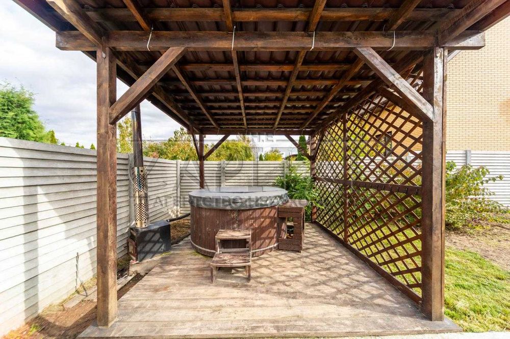 Продаж будиноку з басейном та чаном у м.Бориспіль 93м2, три спальні.