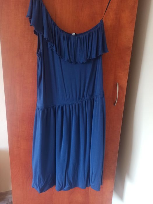 Sukienka na jedno ramię