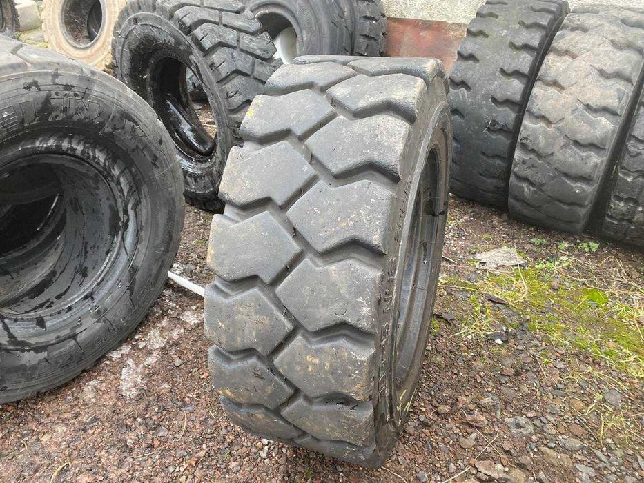 Opona Używana 300-15 Trelleborg T-900 Możliwa Wysyłka 315/70-15