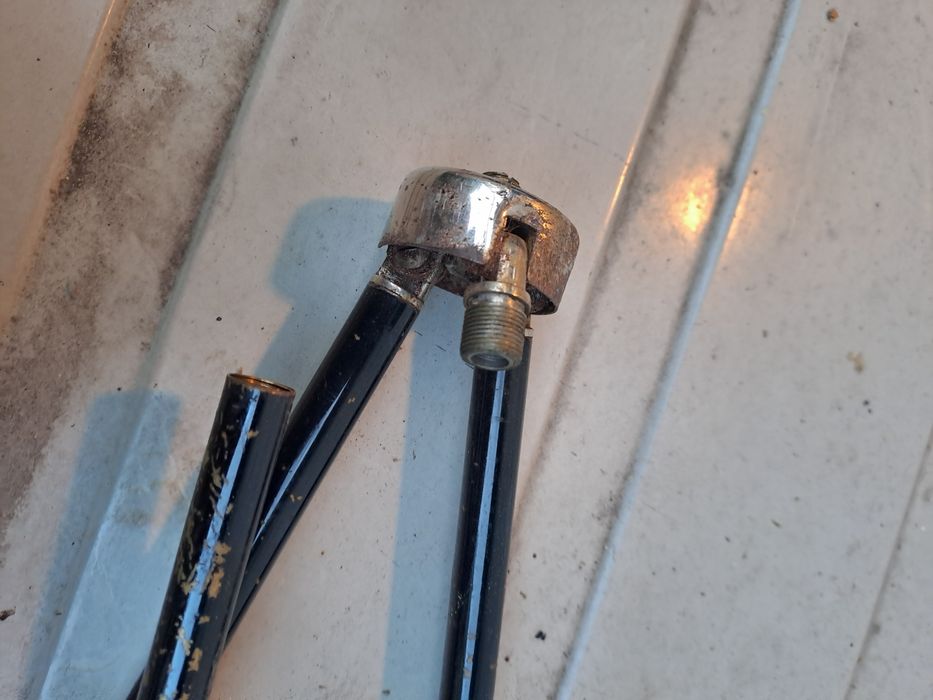 Stary statyw fotograficzny trójnóg