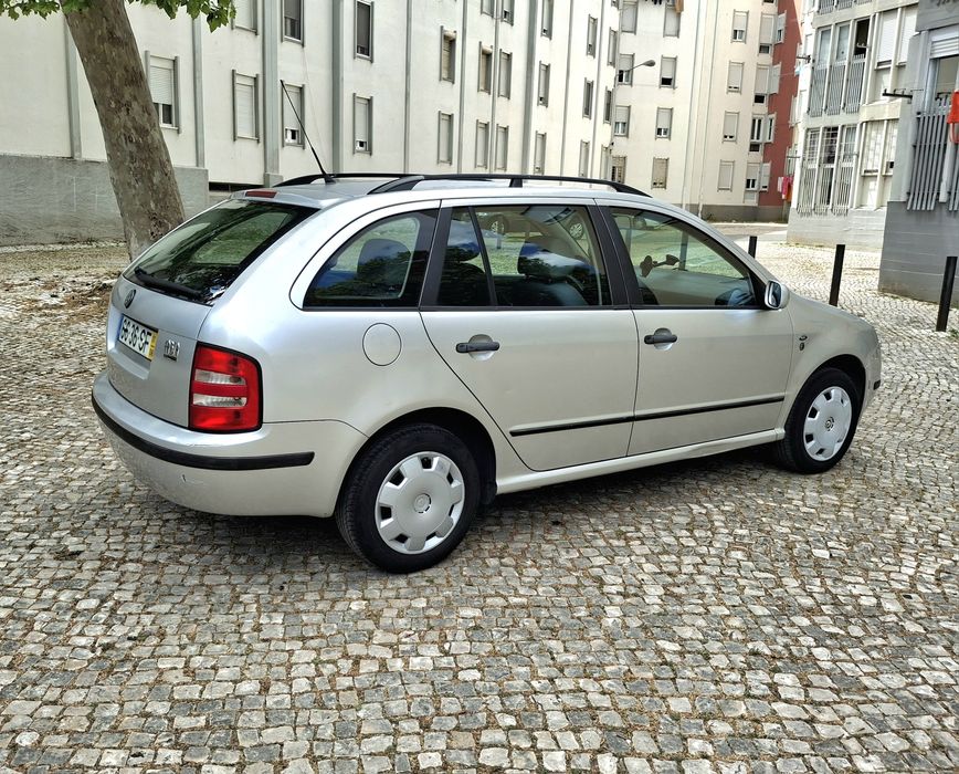 Skoda Fabia 1.4i 16v C/AC Nacional 01