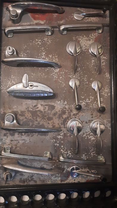 Automobilia quadro com peças carro antigo austin cambridge 1957