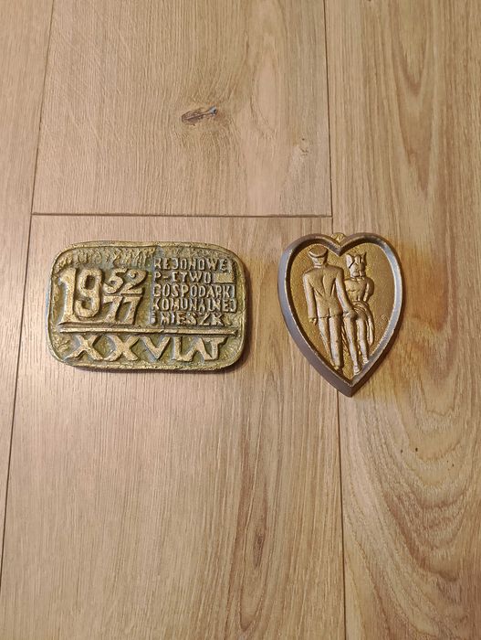 Plakiety metalowe z czasów PRL