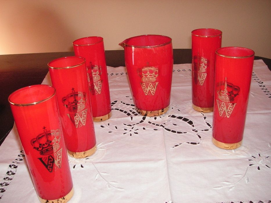 Conjunto Copos Vermelho e Dourado Vintage