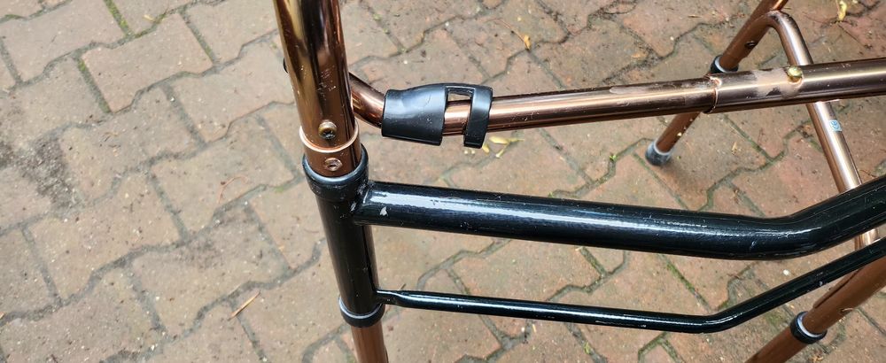 aluminiowy balkonik kroczący