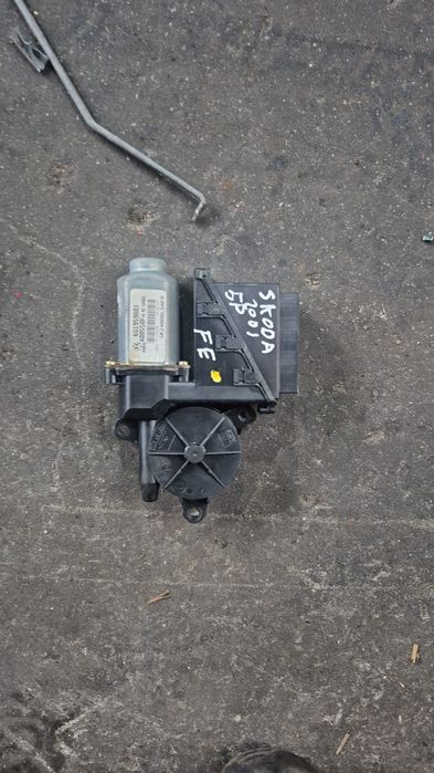Motor elevador frente esquerdo skoda fabia 6y