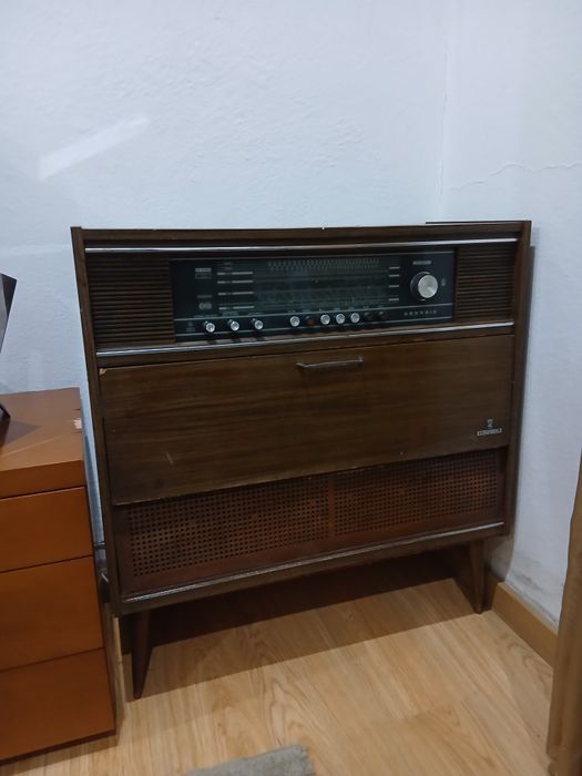Gira discos Grundig