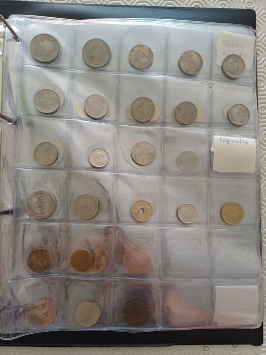 Mais de 100 moedas estrangeiras