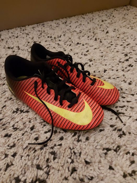 Buty do piłki nożnej (korki)