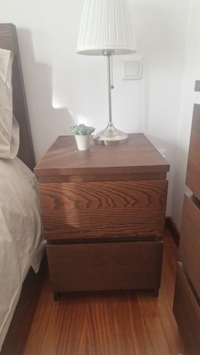 Vendo cama e mesas de cabeceira MALM
