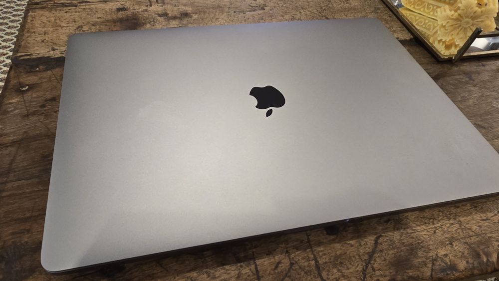 Macbook Pro 2019 16gb - I7 Radeon 5300M