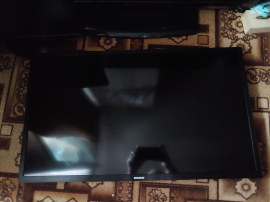 Продам led телевизор 32 дюйма Samsung YE32T5300AU,БЕЗ мат.платы!