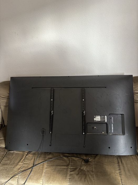 Smart tv led, moto elétrica fiber e cadeeiro de pê